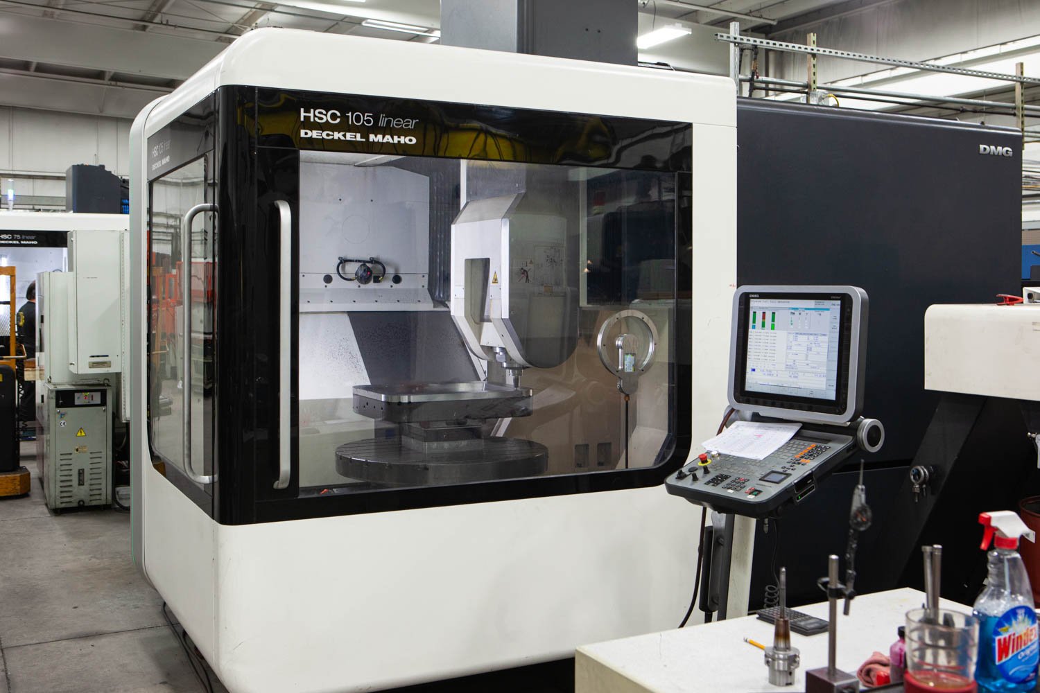 Linear drive high speed 5-axis machining centers in various sizes from small to large for unparalleled capacity and efficiency - Photo Gallery